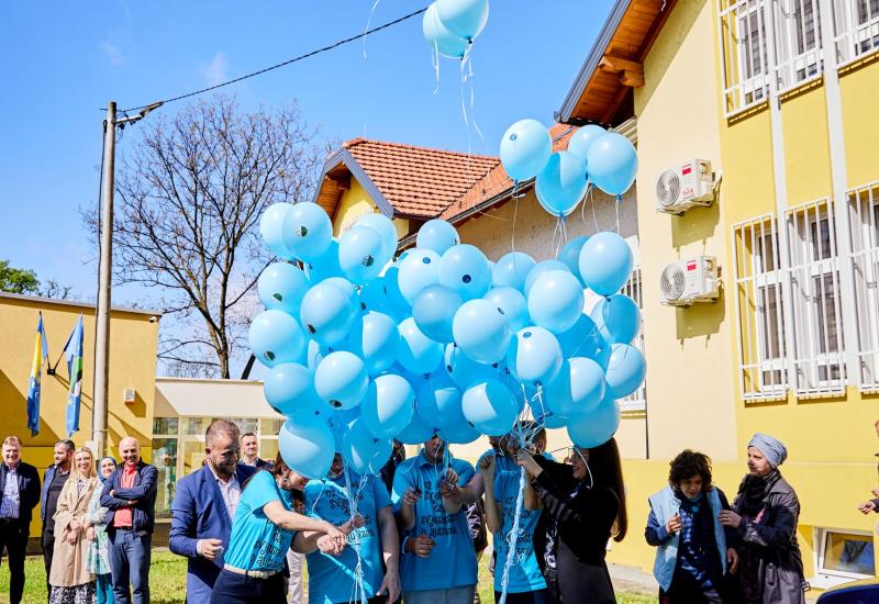 PR/ NLB Banka Sarajevo obilježila Svjetski dan svjesnosti o autizmu - NLB Banka Sarajevo obilježila Svjetski dan svjesnosti o autizmu s korisnicima Centra ,,Meho Sadiković’’ u Tuzli